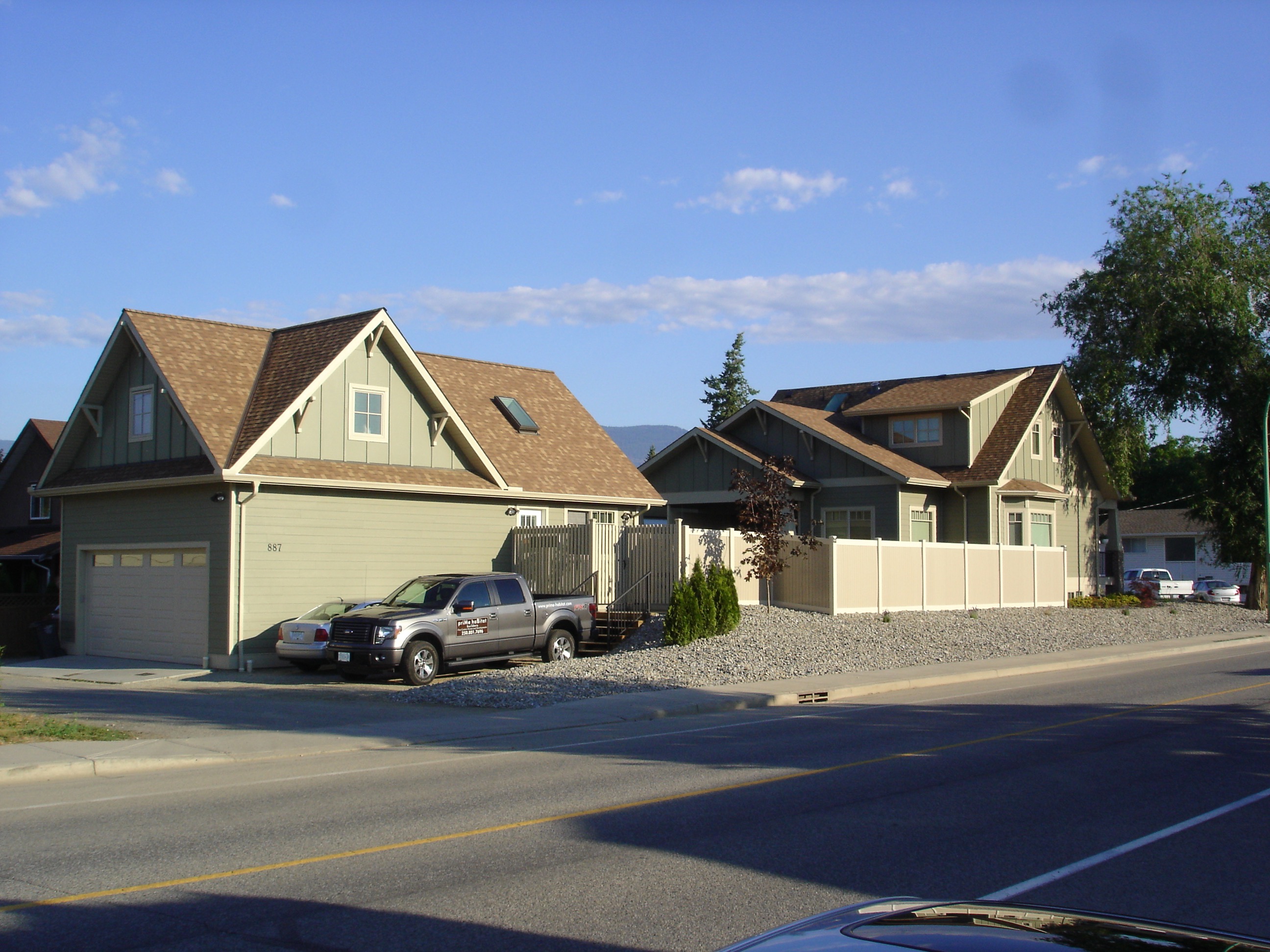 DSC07584 Kelowna House and Carriage House